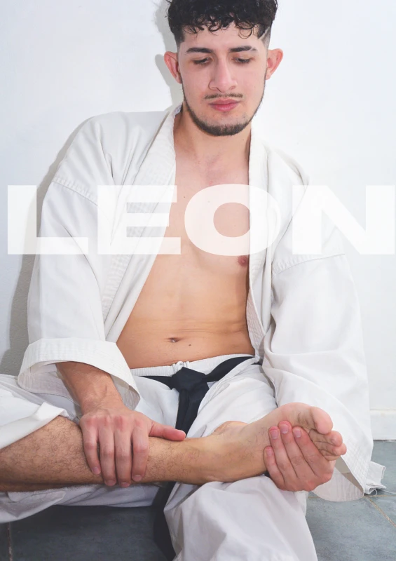 [IMAGE:https://www.watchfighters.com/Content/images/posts/Danielzaan_karateka/3.1.webp]